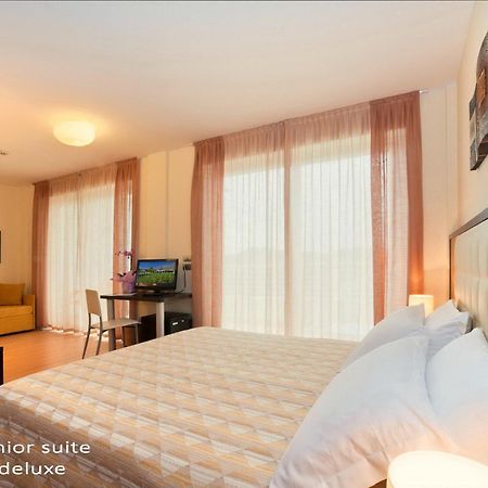 Hotel San Marco Бибионе Стая снимка